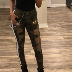 Camouflage jeans